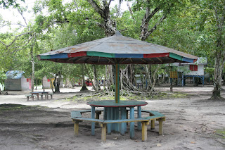 Gazebo pantai Divur